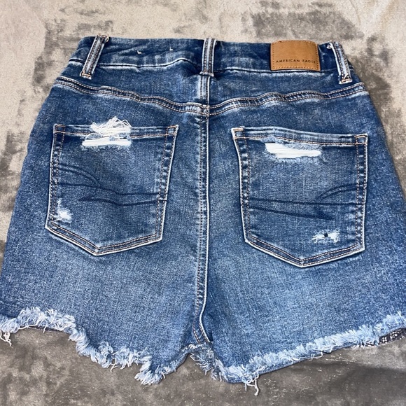 American Eagle Curvy Hi-Rise Shorts - Picture 2 of 2